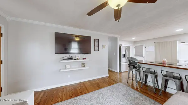 4010 Sirate Ln, Louisville, KY 40229