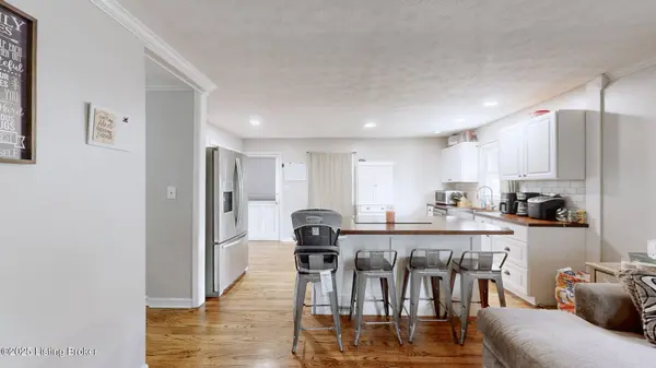 4010 Sirate Ln, Louisville, KY 40229