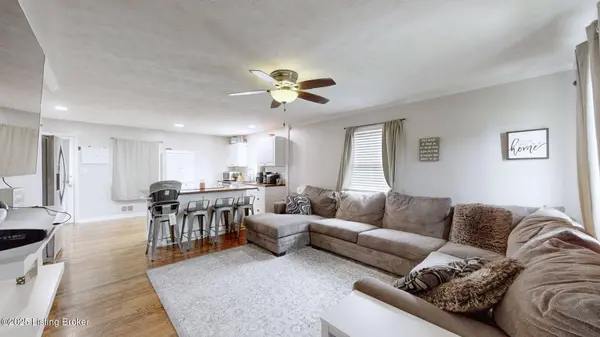 4010 Sirate Ln, Louisville, KY 40229