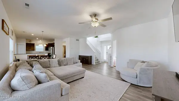 8421 Warbler Branch WAY, Louisville, KY 40229