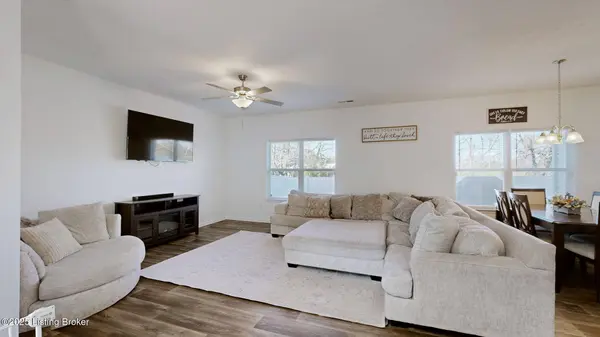 8421 Warbler Branch WAY, Louisville, KY 40229