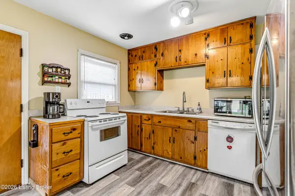 3525 Wexford Dr, Louisville, KY 40218