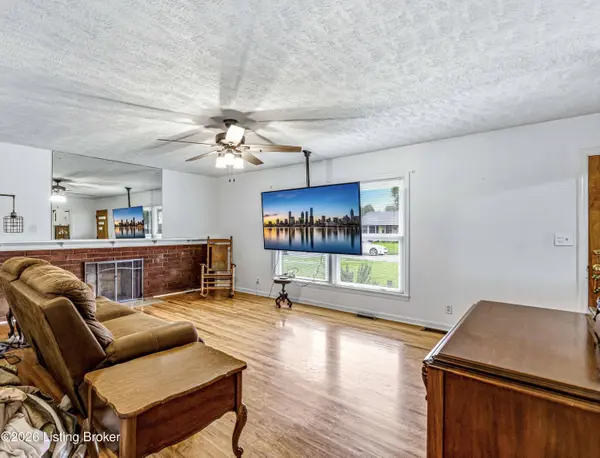 3525 Wexford Dr, Louisville, KY 40218