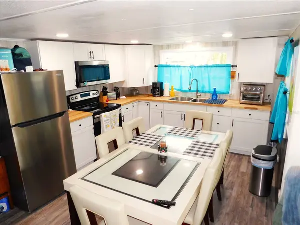 37320 8TH AVE, Zephyrhills, FL 33542