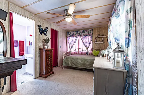 5238 BETTY ST, Zephyrhills, FL 33542