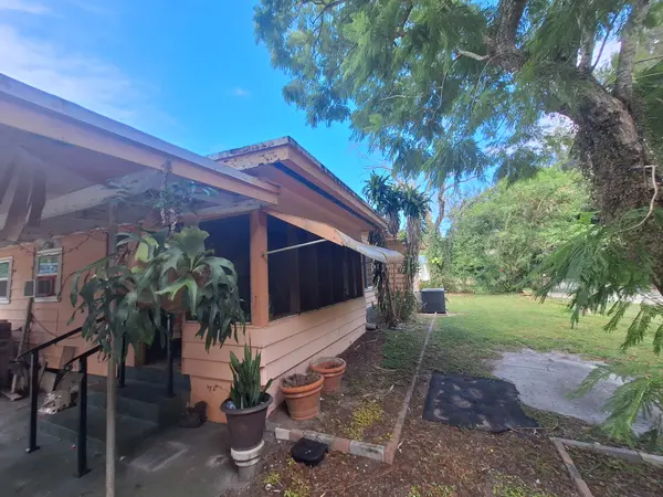 5004 Hickory Dr, Fort Pierce, FL 34982-7114