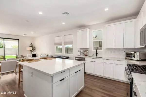 35002 N AUGITE Way, San Tan Valley, AZ 85144