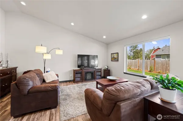 355 E Bon Air DR, Coupeville, WA 98239