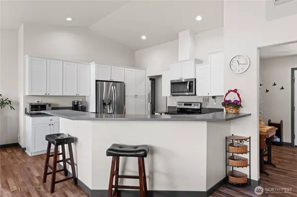 355 E Bon Air DR, Coupeville, WA 98239