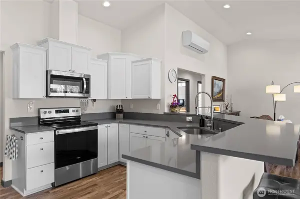 355 E Bon Air DR, Coupeville, WA 98239