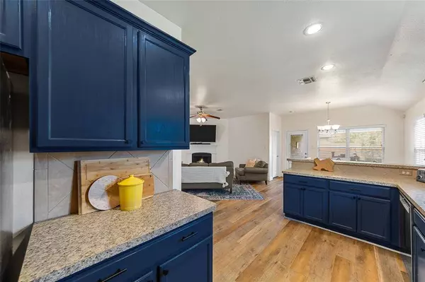 1514 Greenbrier Drive, Van Alstyne, TX 75495