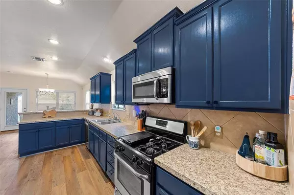 1514 Greenbrier Drive, Van Alstyne, TX 75495