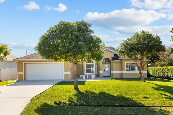 2314 SE Master Ave, Port St Lucie, FL 34952-6745