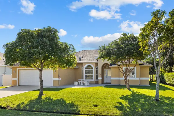 2314 SE Master Ave, Port St Lucie, FL 34952-6745