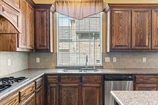 3024 N Camino Lagos, Grand Prairie, TX 75054