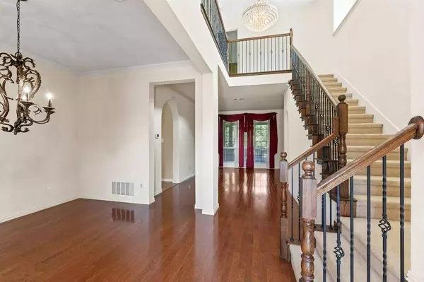 3024 N Camino Lagos, Grand Prairie, TX 75054