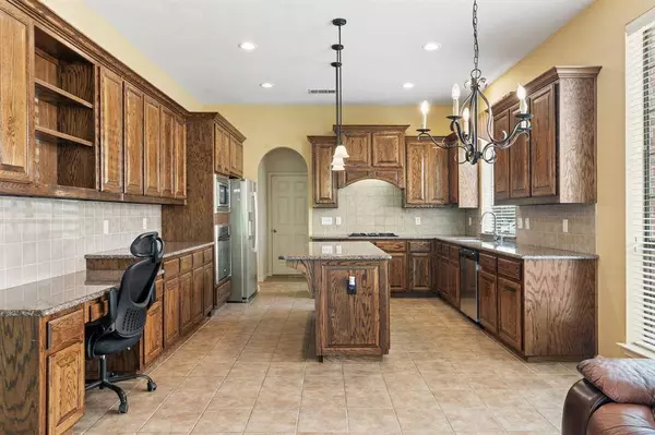 3024 N Camino Lagos, Grand Prairie, TX 75054