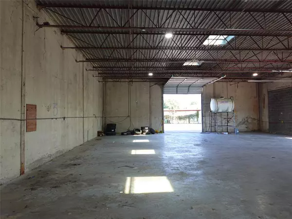 348 W Hurst Boulevard, Hurst, TX 76053