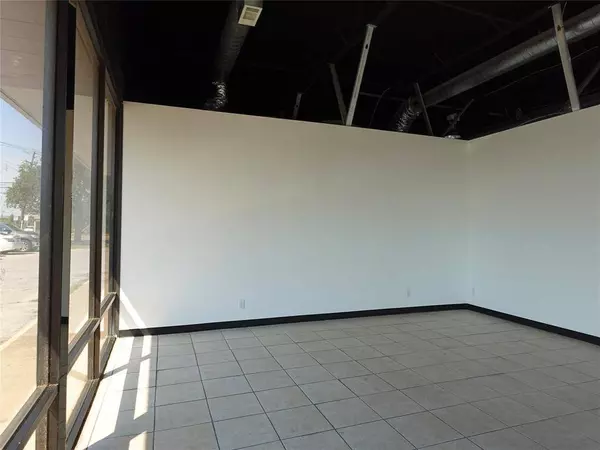 348 W Hurst Boulevard, Hurst, TX 76053