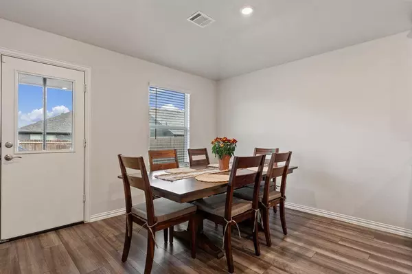 2857 Fox Trail Lane, Fort Worth, TX 76108