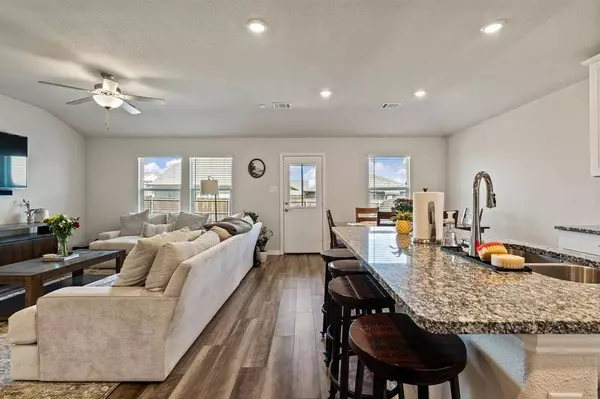 2857 Fox Trail Lane, Fort Worth, TX 76108