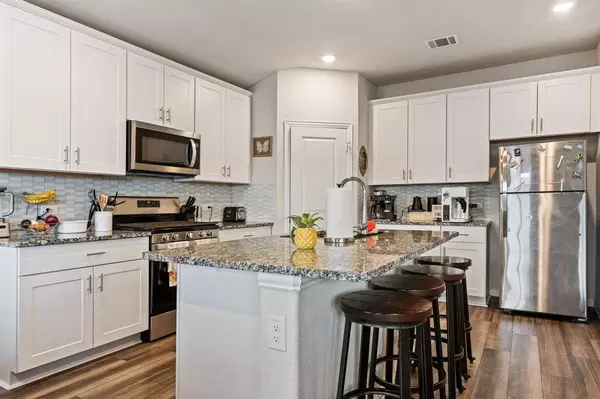 2857 Fox Trail Lane, Fort Worth, TX 76108