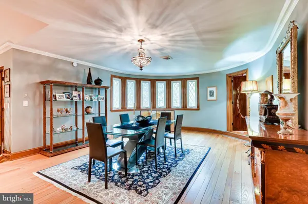 8212 OLD GEORGETOWN RD, Bethesda, MD 20814