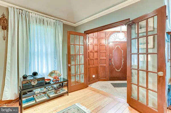 8212 OLD GEORGETOWN RD, Bethesda, MD 20814