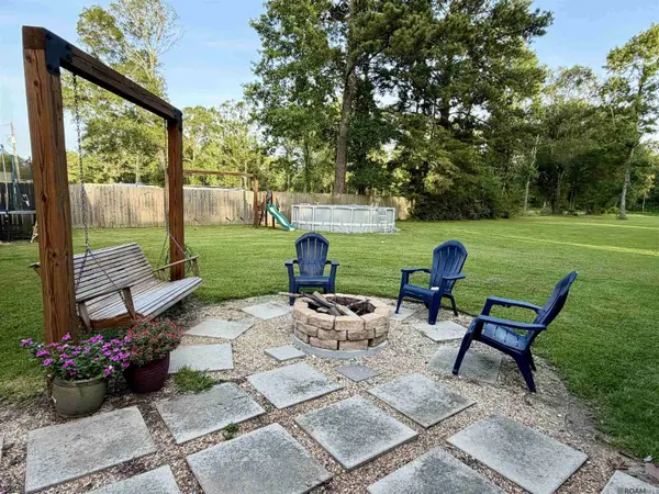 12060 Clanton Dr, Walker, LA 70785