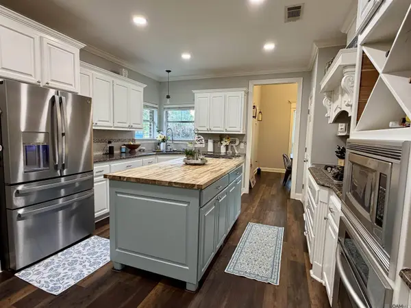 12060 Clanton Dr, Walker, LA 70785