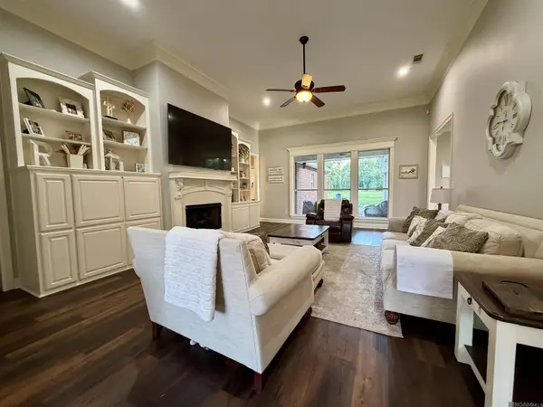 12060 Clanton Dr, Walker, LA 70785
