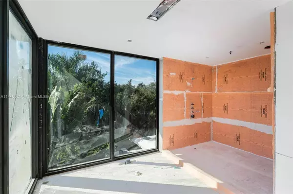 790 NE 77th Ter, Miami, FL 33138-5218