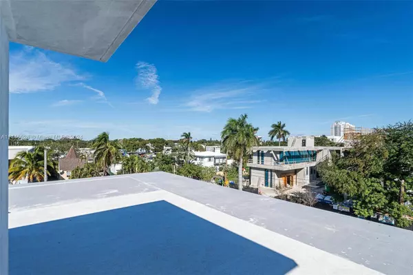 790 NE 77th Ter, Miami, FL 33138-5218