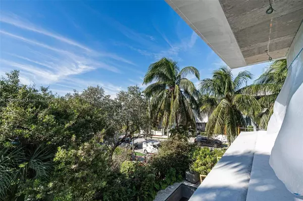 790 NE 77th Ter, Miami, FL 33138-5218