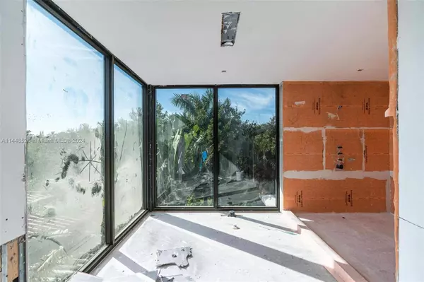 790 NE 77th Ter, Miami, FL 33138-5218