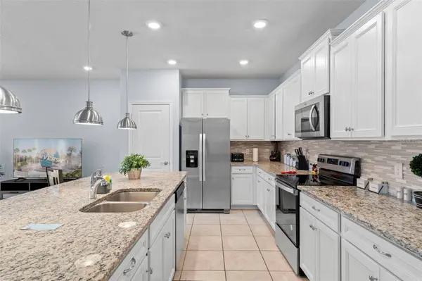 926 Paradise Dr, Davenport, FL 33897