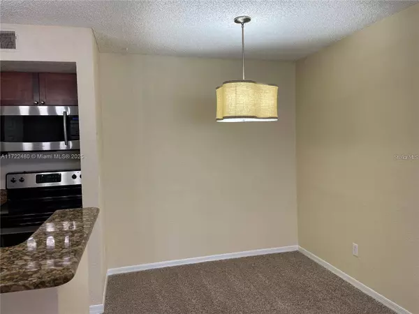 5160 CONROY RD #1414, Orlando, FL 32811