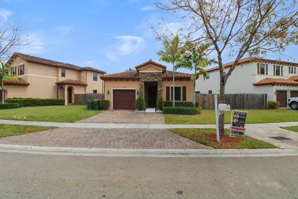 2391 NE 2nd Dr, Homestead, FL 33033-6217