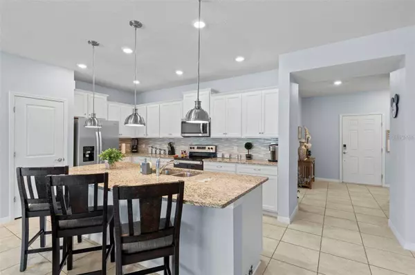 926 PARADISE DR, Davenport, FL 33897