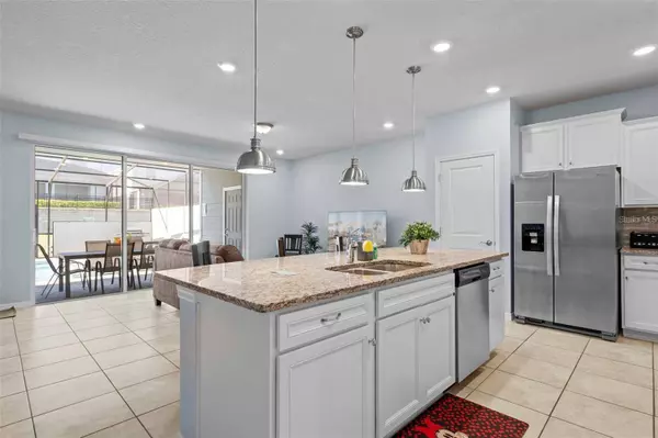 926 PARADISE DR, Davenport, FL 33897