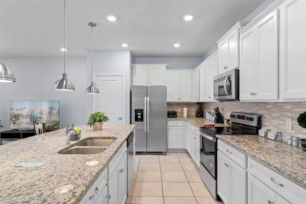 926 PARADISE DR, Davenport, FL 33897