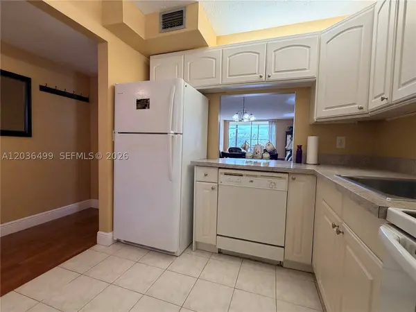 3241 Holiday Springs Blvd #204, Margate, FL 33063