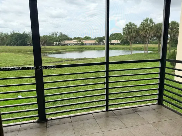 3241 Holiday Springs Blvd #204, Margate, FL 33063