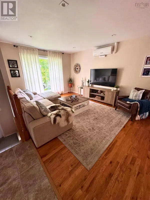 45 Florence Place Court, Lower Sackville, NS B4C3Z4