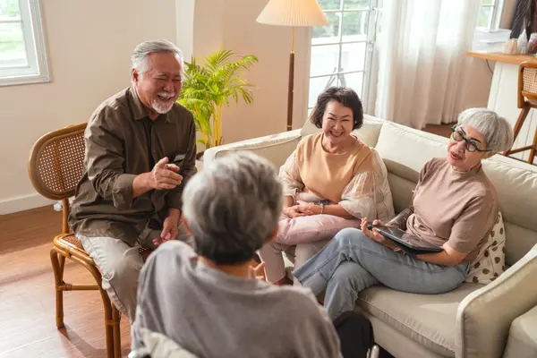 Choosing the Right Senior Living Community: 6 Factors to Consider