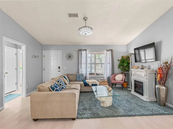 1304 GUADALUPE CT, Lady Lake, FL 32159