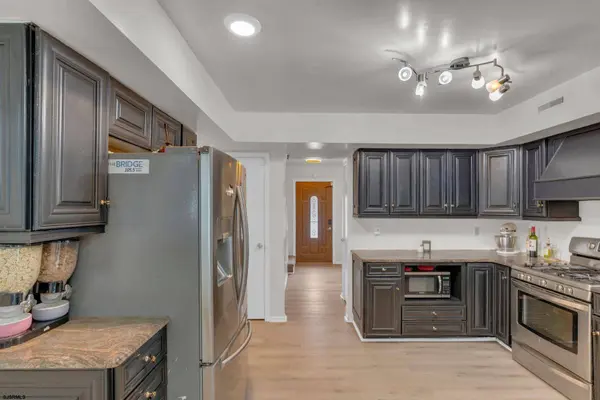 6140 Robin Dr Dr, Mays Landing, NJ 08330