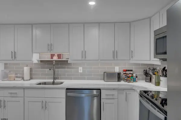 2501 Oleander Ct Ct, Mays Landing, NJ 08330