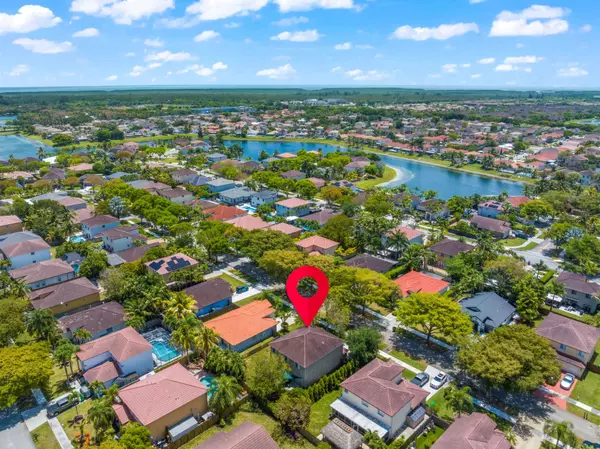 Miami neighborhood aerial shot