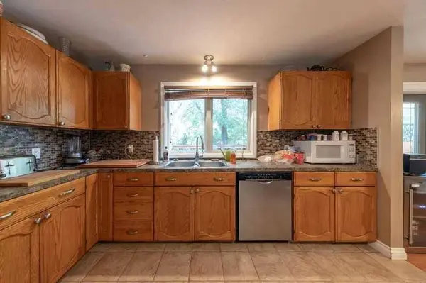 2903 58 Ave, Lloydminster, AB T9V1X7